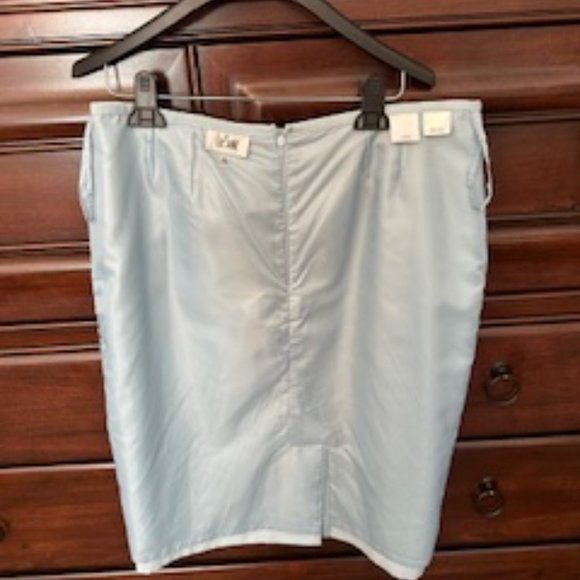 Le Suit Powder Blue Skirt Suit - Picture 10 of 11